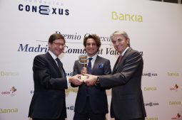 De izquierda a derecha: José Ignacio Goirigolzarri, presidente de Bankia; Dr. José Remohí, presidente de IVI y Manuel Broseta, presidente de Conexus.